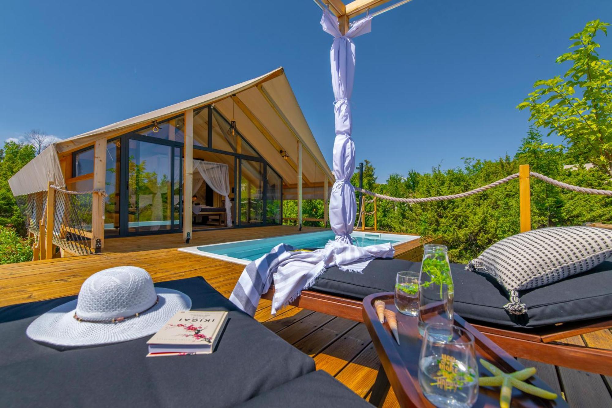 Floria Glamping Garden Campsite
